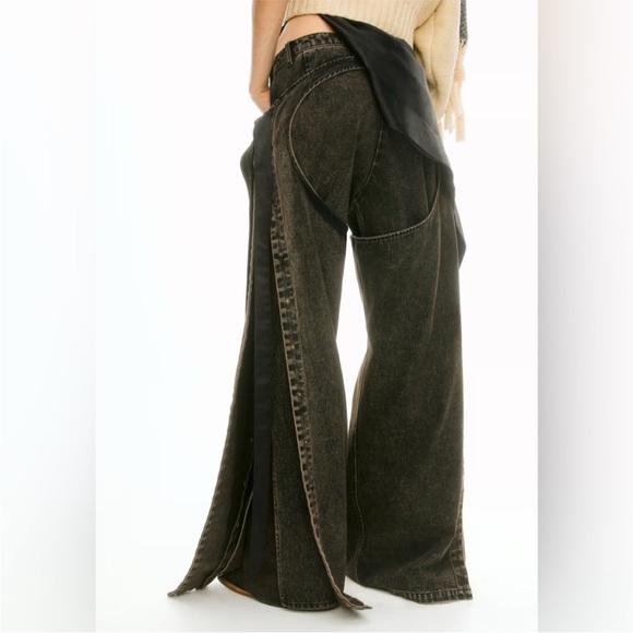 Hm chaps-layered pants dark brown
Lorena Saravia H&M BBWT
Never worn - Picture 6 of 7